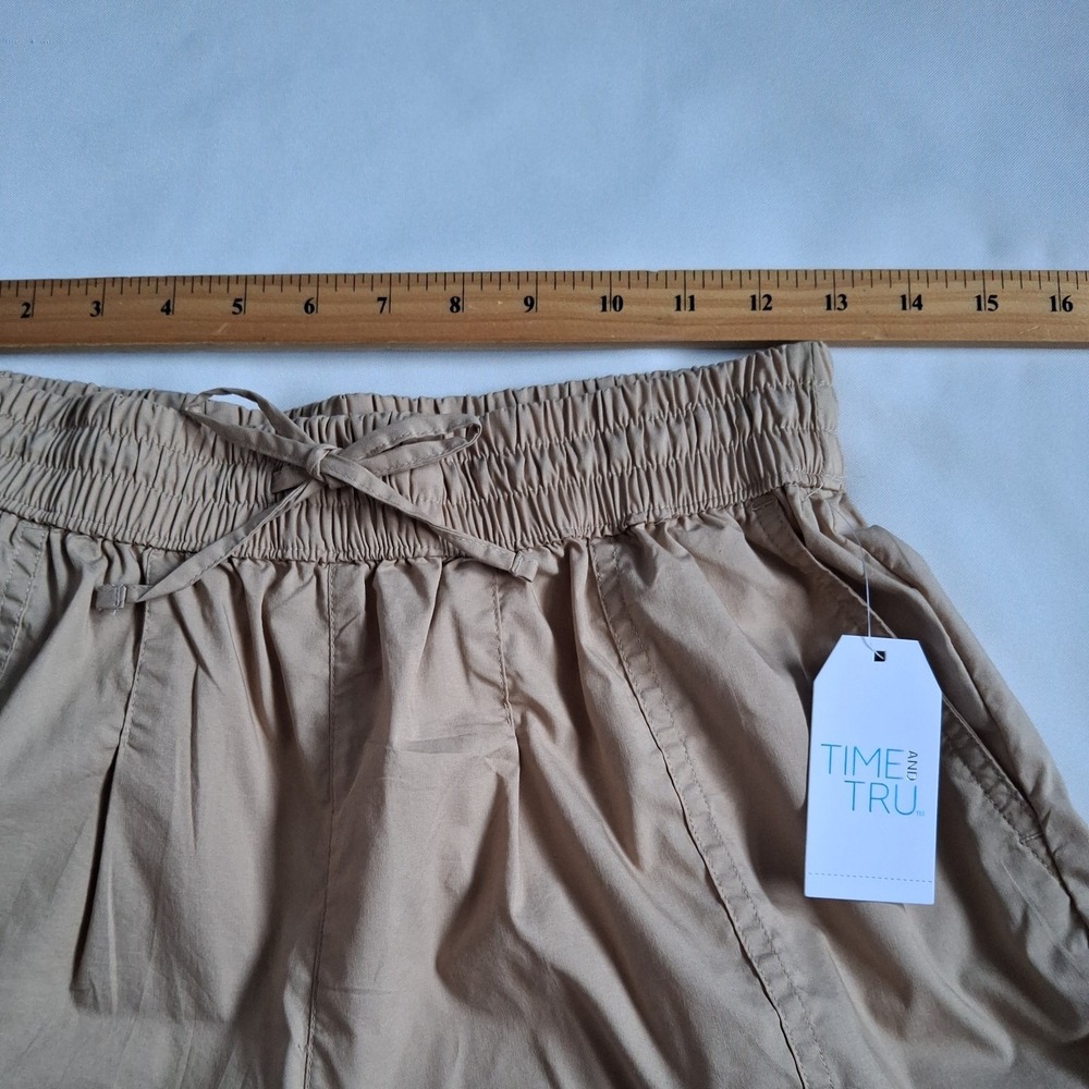 Time and Tru Women's Beige Chino Shorts Pleated Elastic Drawstring Pockets XS - Picture 3 of 8